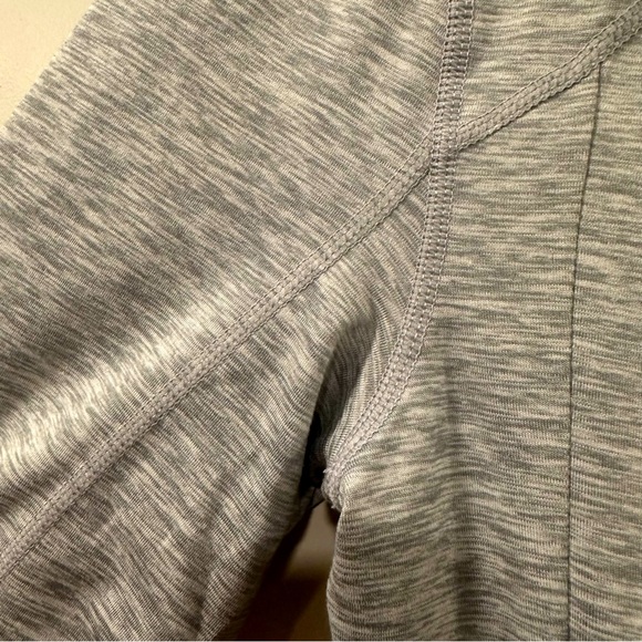 AMAZON ESSENTIALS | Women’s Brush Tech Stretch Full-Zip Jacket in S - Picture 6 of 7